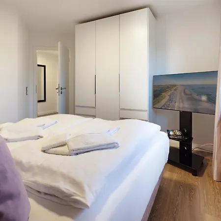 Sea Breeze Apartment *